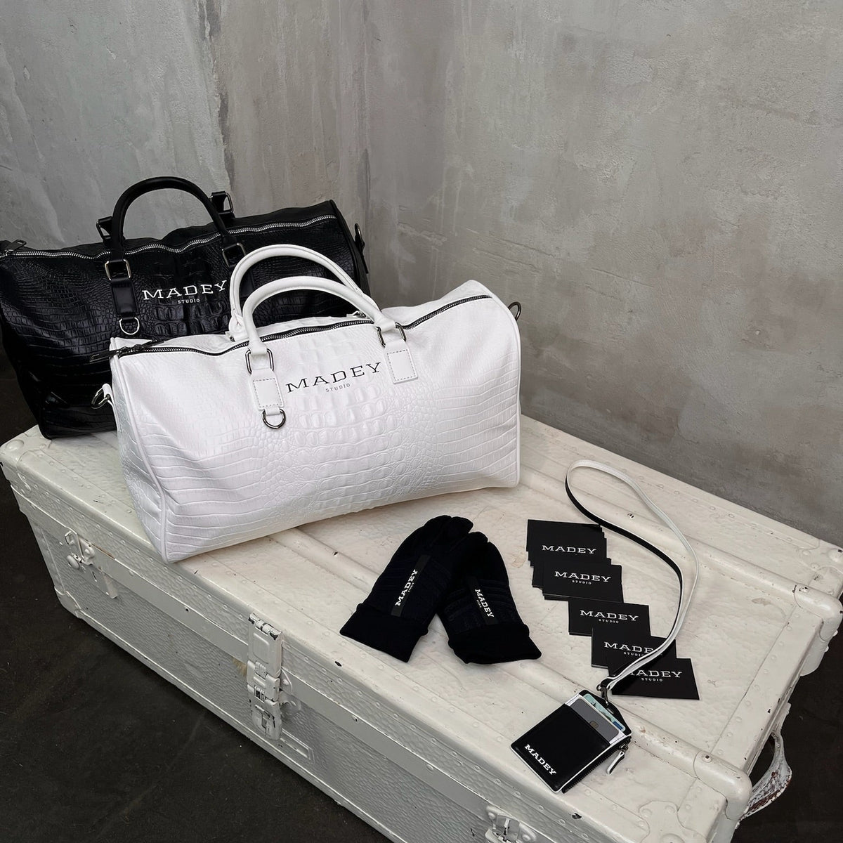 Madey Weekender White